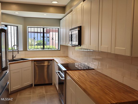 4th image of 2871 E Weymouth Cir