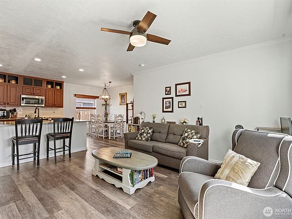 5th image of 102 N Diamond Street