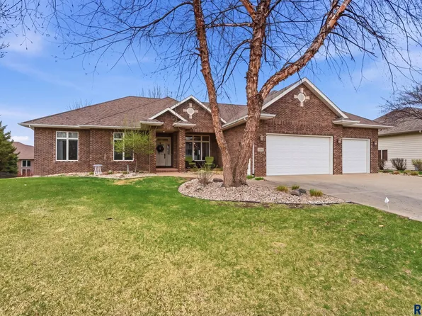 5801 S Copperhead Dr, Sioux Falls, SD 57108