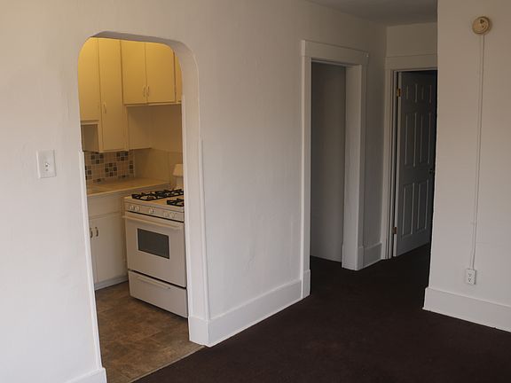 2nd image of 716 E 4th Ave #10
