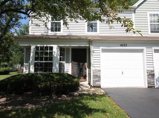 1622 College Green Dr, Elgin, IL 60123