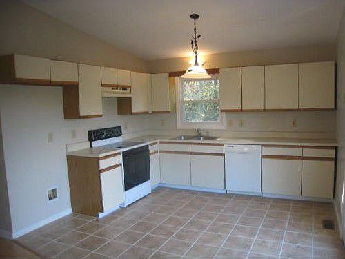 2nd image of 117 Country Hill Dr