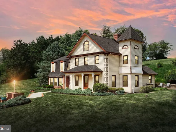 1026 Larue Rd, Seven Valleys, PA 17360