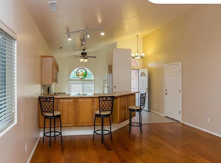 1804 Ryan Ct — Photo 3