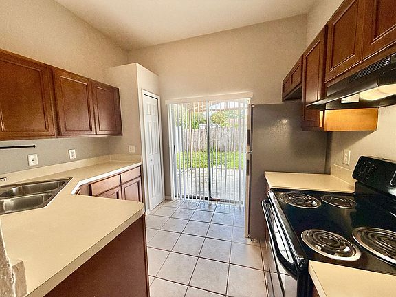 4th image of 1460 Brookebridge Dr