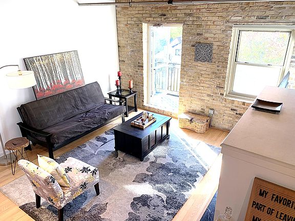 3rd image of 1740 N Maplewood Ave APT 417