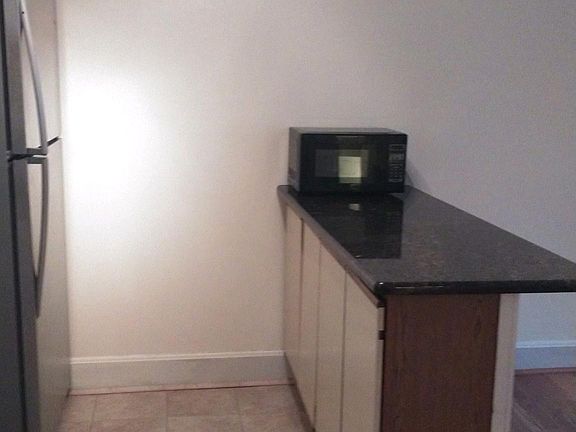3rd image of 917 Pine St APT 201