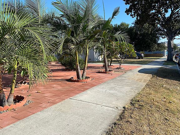 5th image of 2642 Magnolia Ave