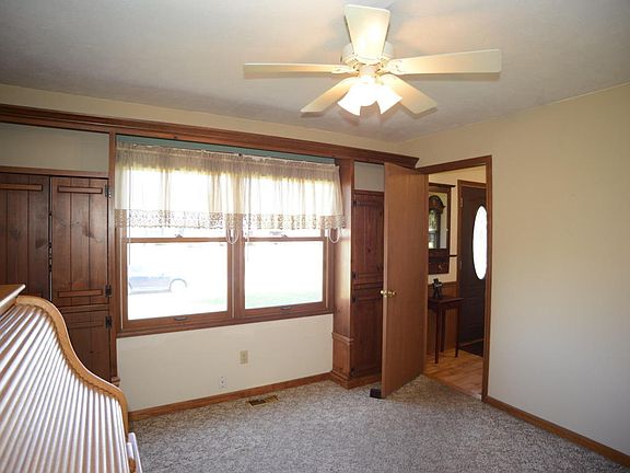5th image of 2475 Meadow Dr