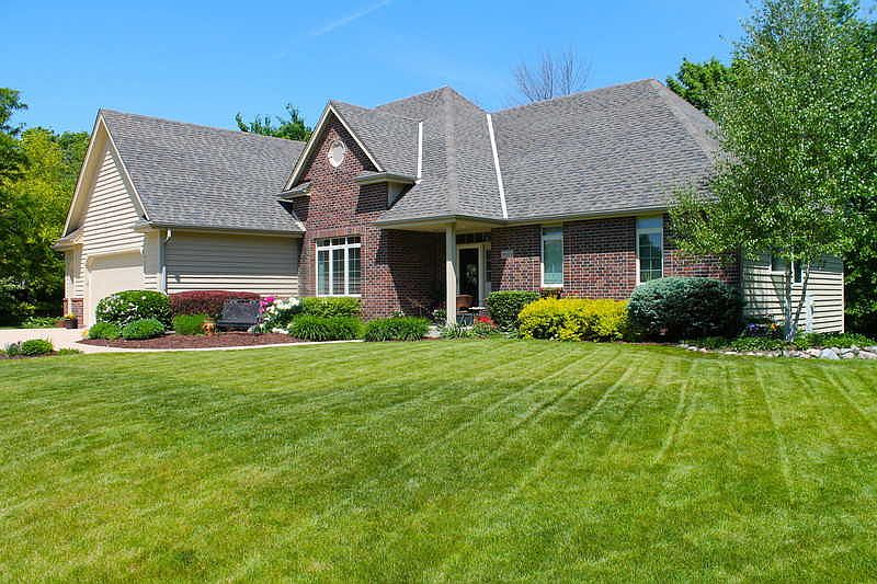 Front yard view : Beautifully landscaped yard