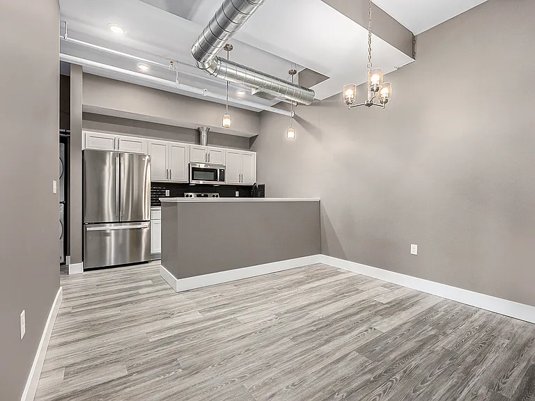 137 E Main Ave — Photo 6