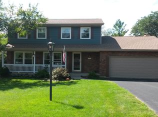 1221 Surrey Ct, Algonquin, IL 60102