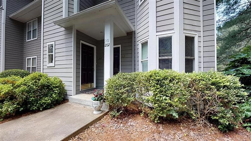 1st image of 202 Ivy Green Ln
