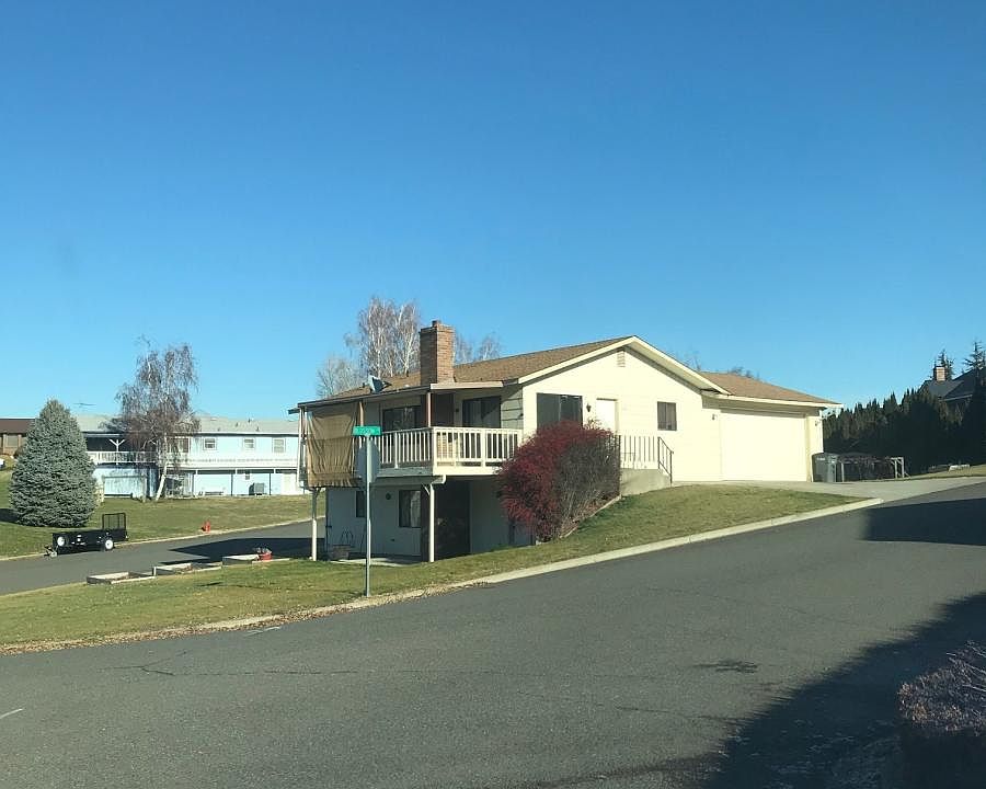 Beautiful two story home in Zillah
