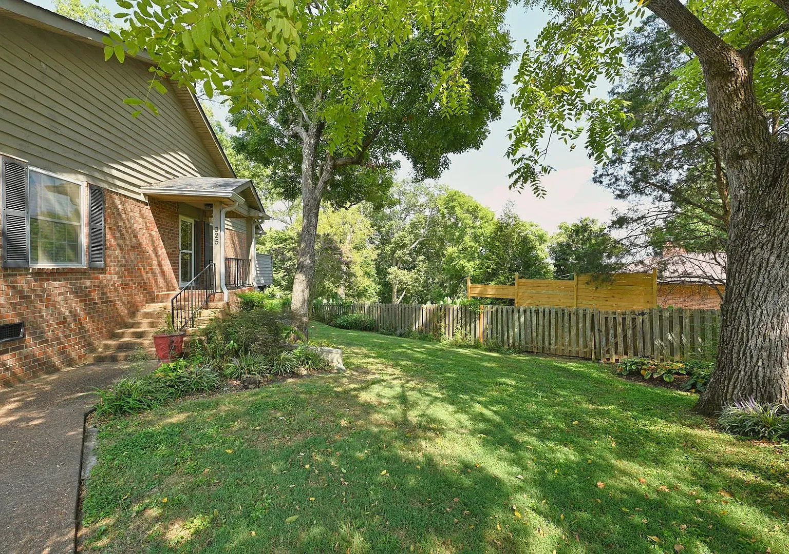 Tranquil End-Unit Nashville Townhome with Private Deck, 2-Car Garage & Modern Updates — Photo 3