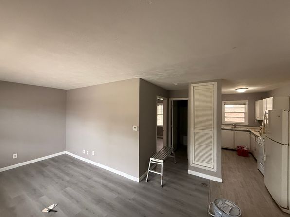 433 W Saunders Ave #1