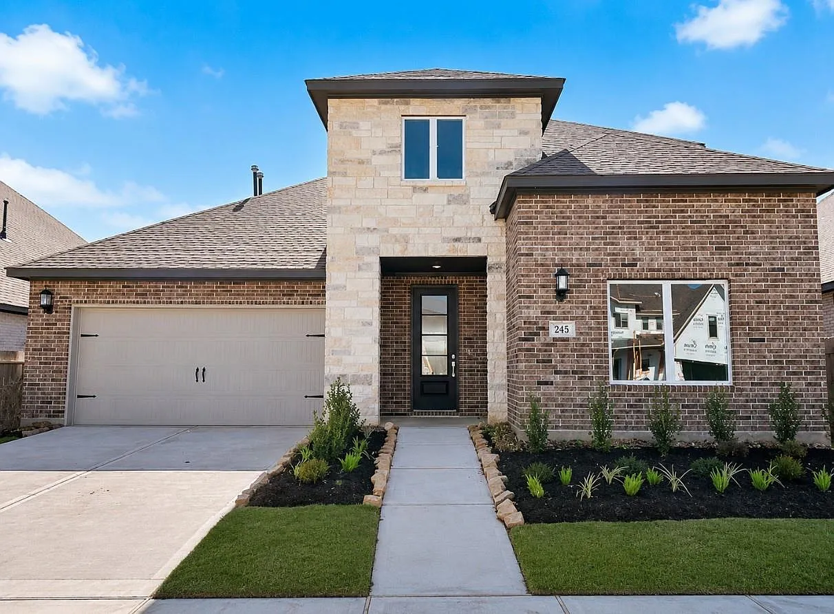 4 bed, 3.0 bath, 3003 sqft, $3,600 — Photo 1