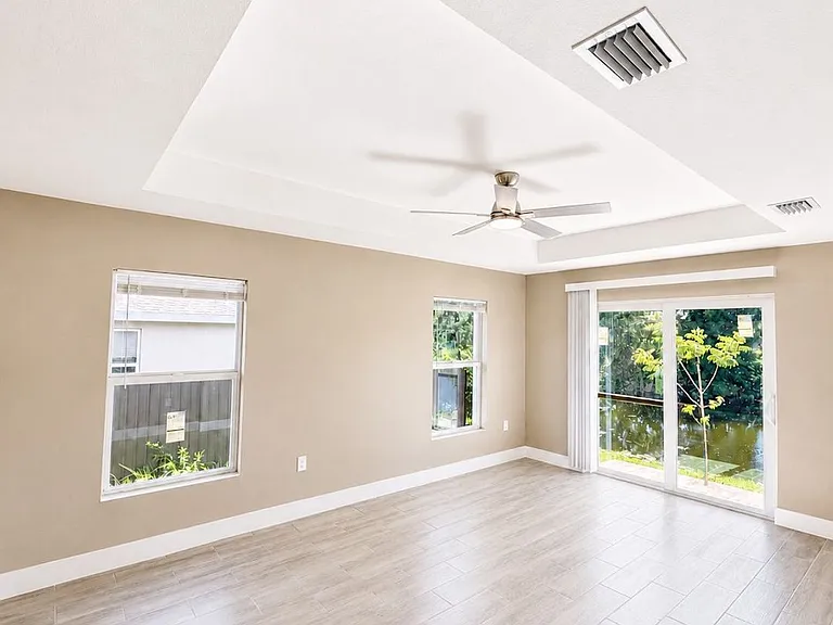 3464 NE 9th Pl — Photo 9