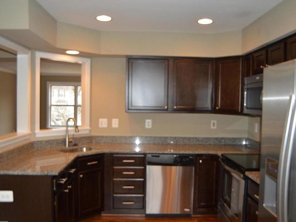 3rd image of 211 Mulberry Ave