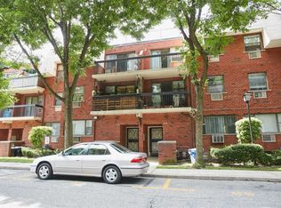 7132 Sutton Pl, Fresh Meadows, NY 11365