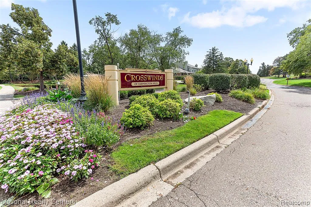 2 bed, 1.5 bath, 1334 sqft, $1,900 — Photo 1