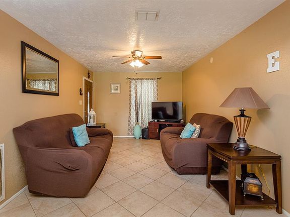 3rd image of 11418 Glenwolde Dr