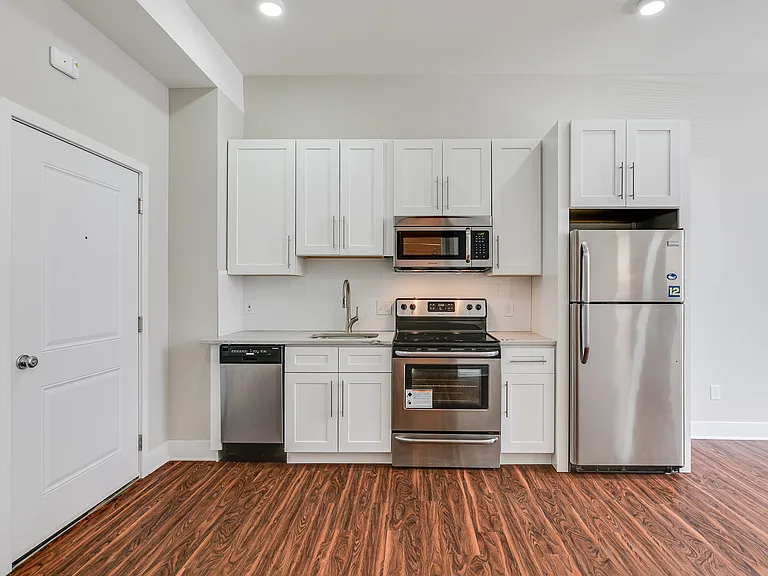 2001 Spring Garden St #206 — Photo 1