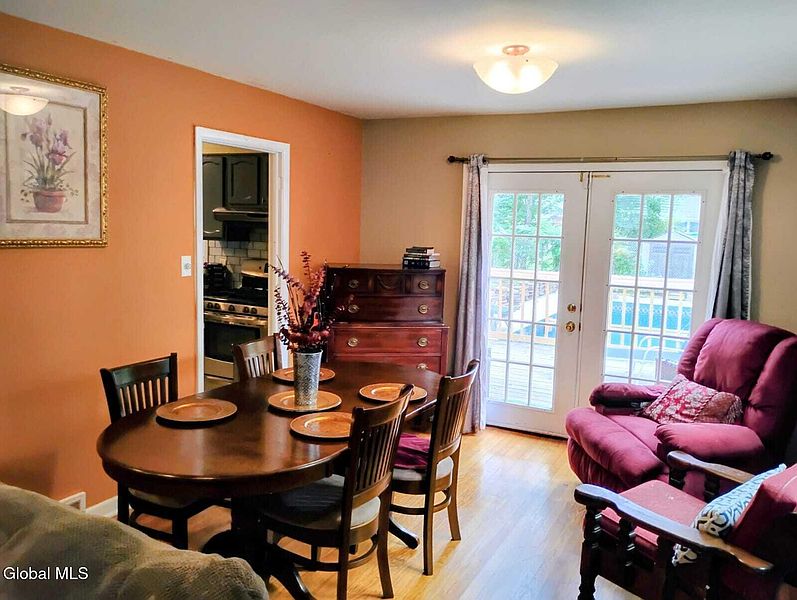 4th image of 44 Saratoga Drive