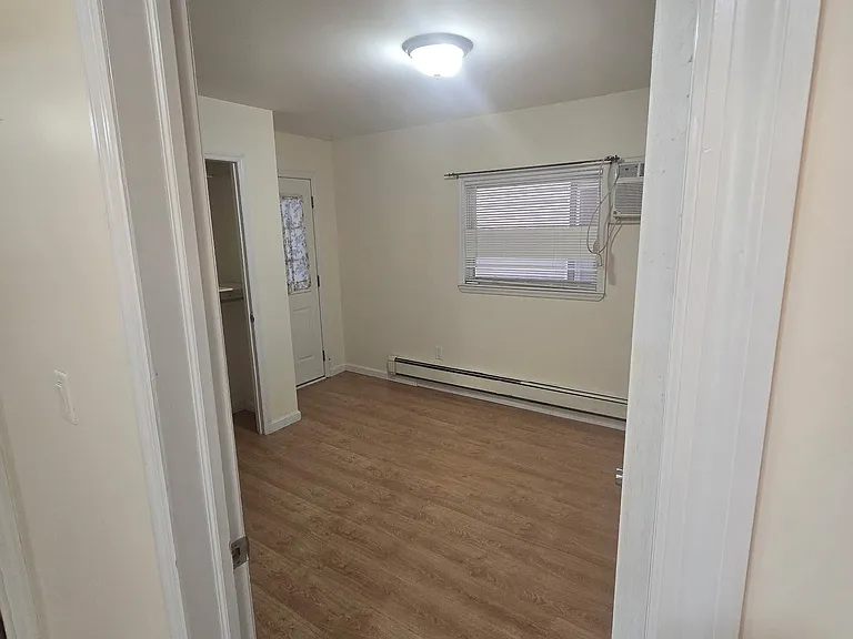 552 Davis Ave #1 — Photo 4