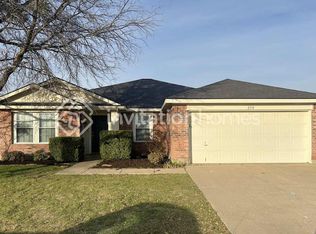 250 Pine Crest Dr, Justin, TX 76247