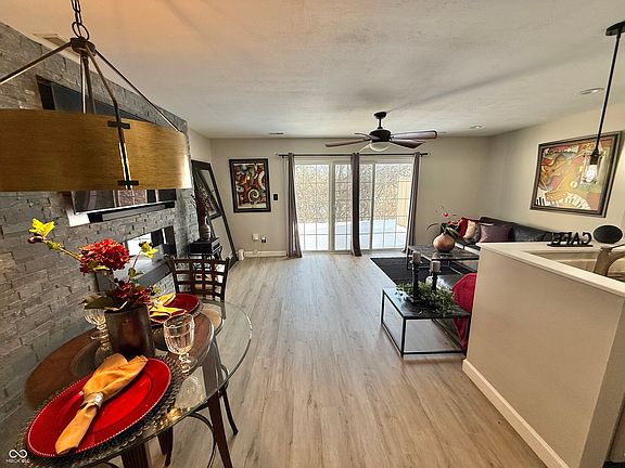 3rd image of 610 Bayberry Ct W