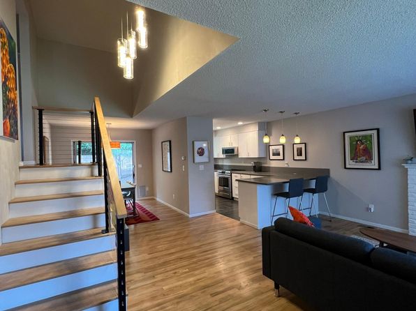 1961 SW Camelot Ct
