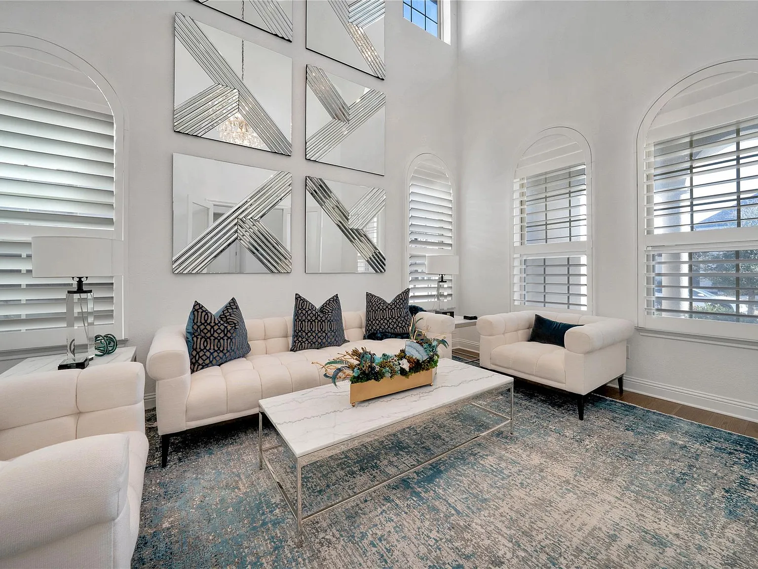 5 bed, 5.5 bath, 5471 sqft, $6,500 — Photo 4