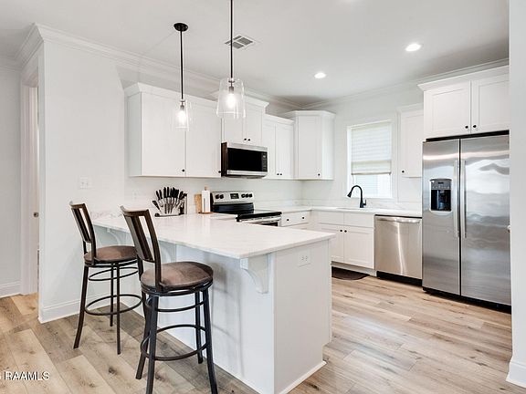 4th image of 242 Alpine Dr