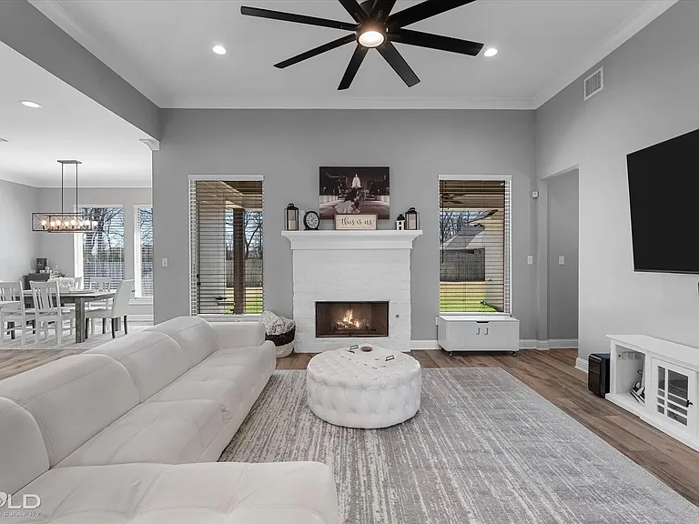 231 Conti Way — Photo 10