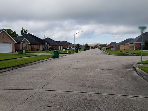 4th image of 12 Tuscany Dr