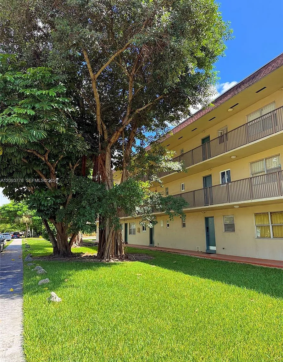 Dadeland Park Condo — Photo 2