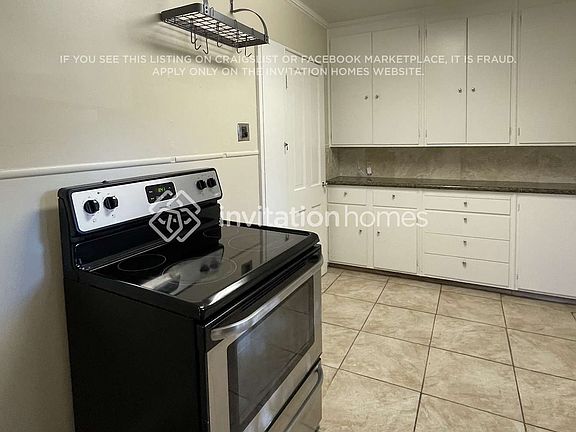 4th image of 215 W 10th St