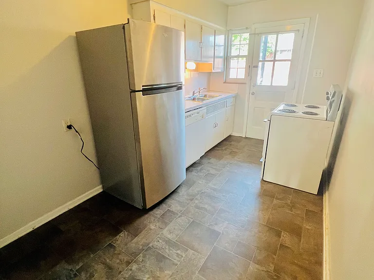 1676 Westwood Ave #A — Photo 2