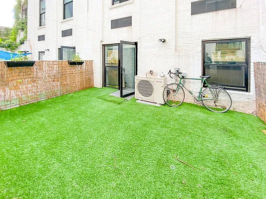 Rented by MySpaceNYC | media 27