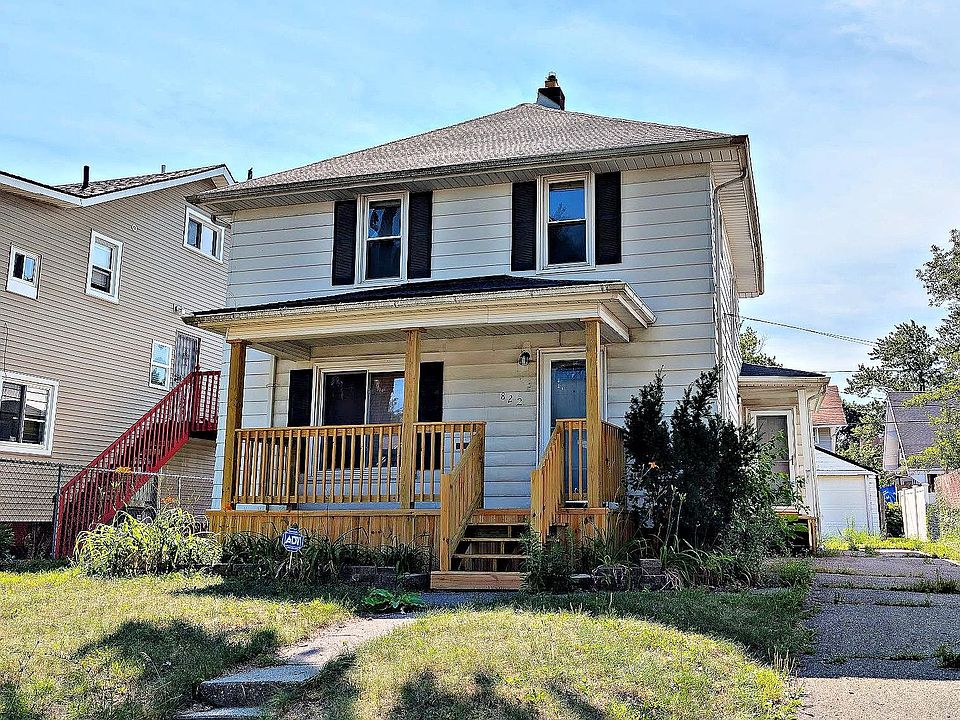1st image of 822 E 8th St