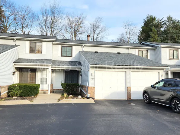 1860 N Pontiac Trl, Walled Lake, MI 48390