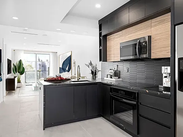 19 Hausman Street image 1 of 12