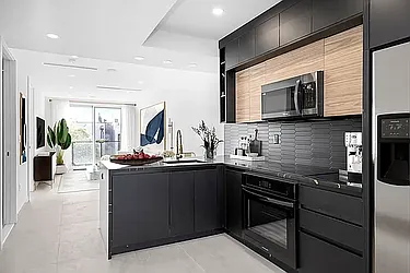 19 Hausman Street, #2D