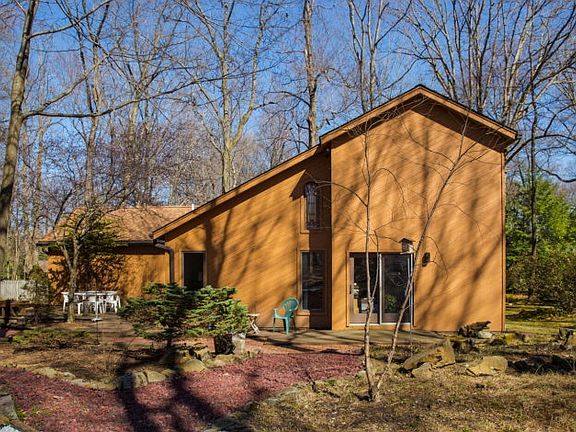 2nd image of 132 Linda Ln