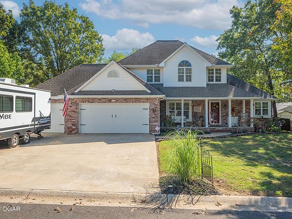 2nd image of 104 Iron Tree Dr