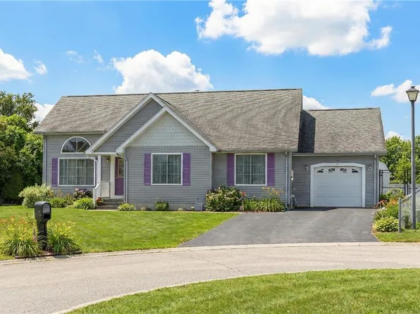 36 Great Oak Dr, Warwick, RI 02886