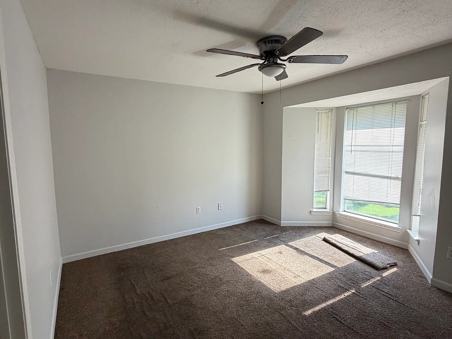 2 bed, 2.5 bath, 1160 sqft, $1,200 — Photo 2