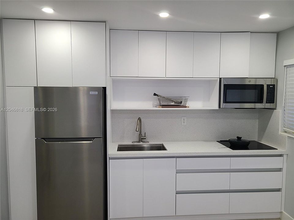 2nd image of 321 Hayes St #3