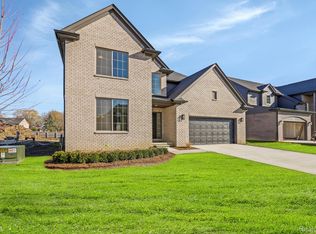 2006 Kohli Dr, Troy, MI 48083